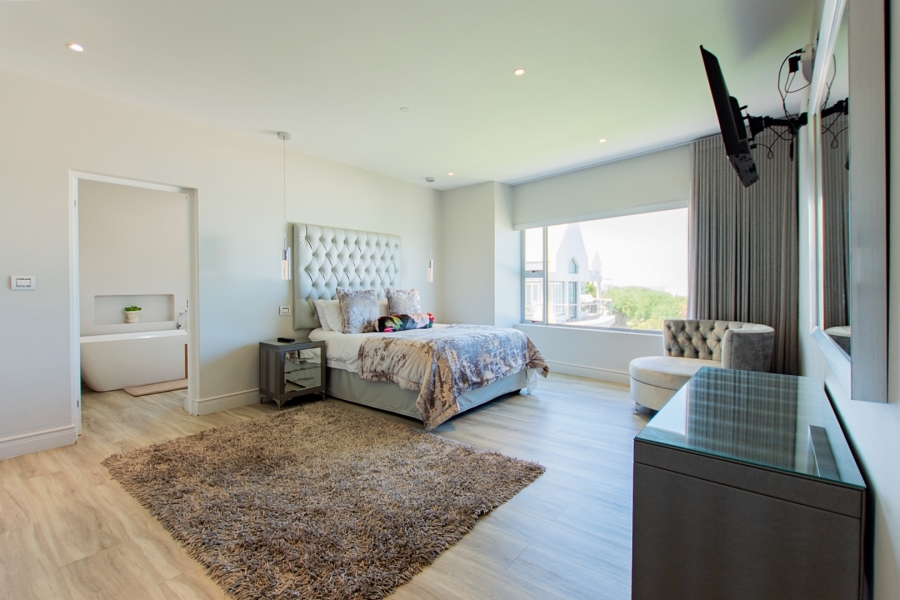 6 Bedroom Property for Sale in Myburgh Park Western Cape